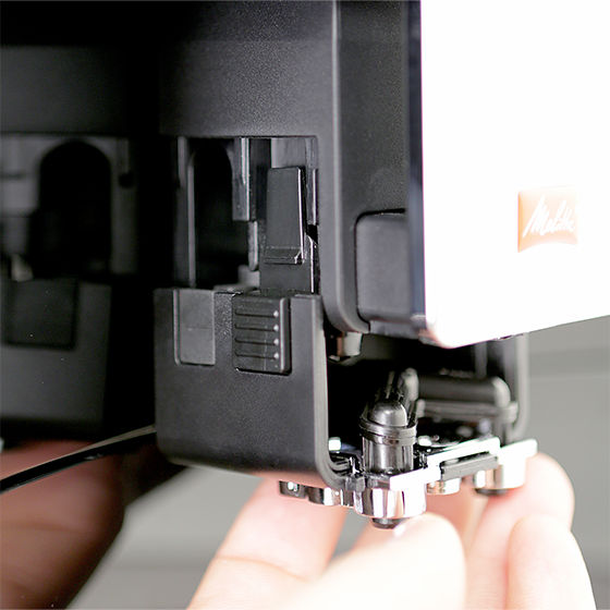 Melitta® Kaffeevollautomat Melitta Barista T Smart Schwarz F830 102 6761412 70 – Open coffee machine with hand